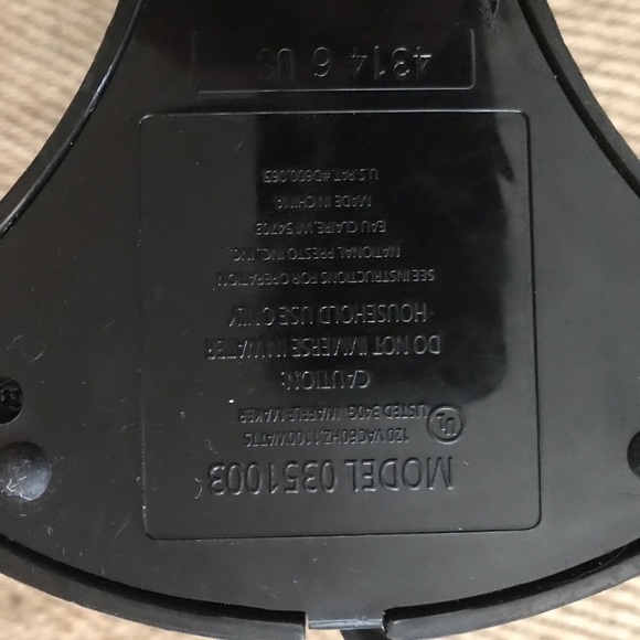 Presto 03510 Flipside Belgian Waffle Maker. - Picture 10 of 12